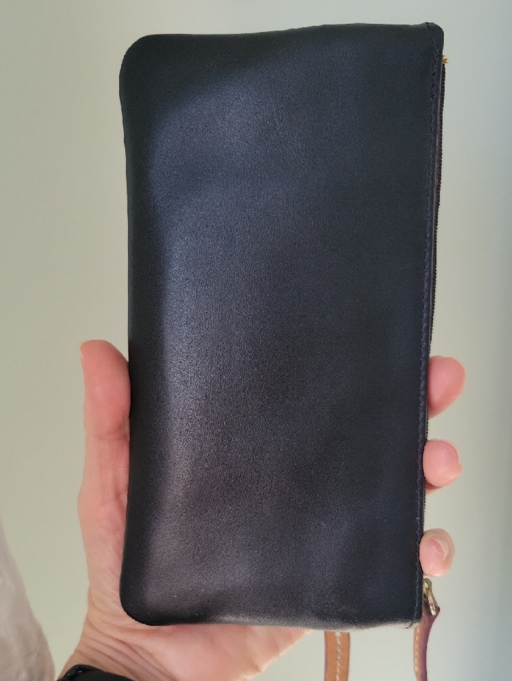 Dooney & Bourke Black Leather Zip Pouch Wallet with Brown Trim - Picture 8 of 12